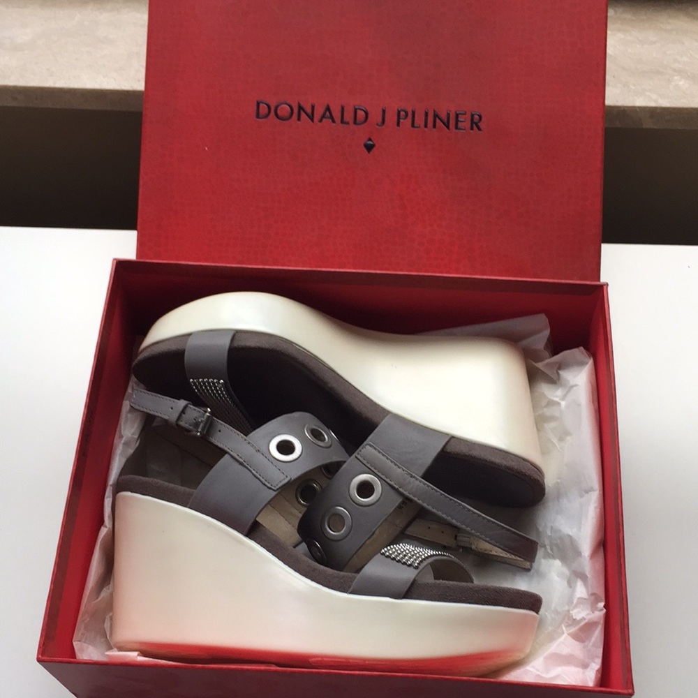 Donald j plainer classic sandals 🥰❤️🐬